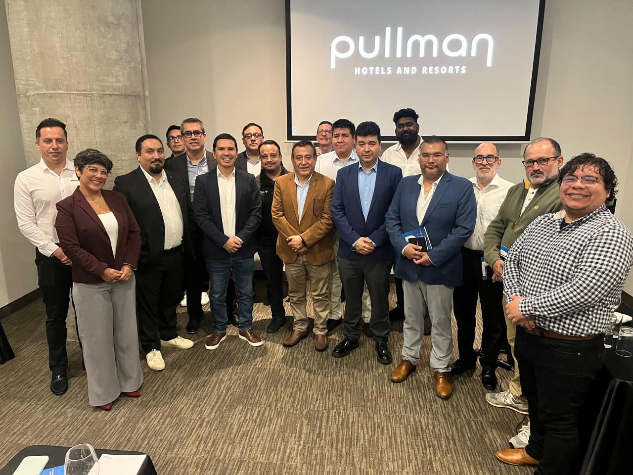 Foto grupal de líderes C-Level al cierre de un encuentro de CxOforum